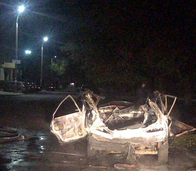 В Бердянске взорвался автомобиль - в домах вылетели окна, - ФОТО