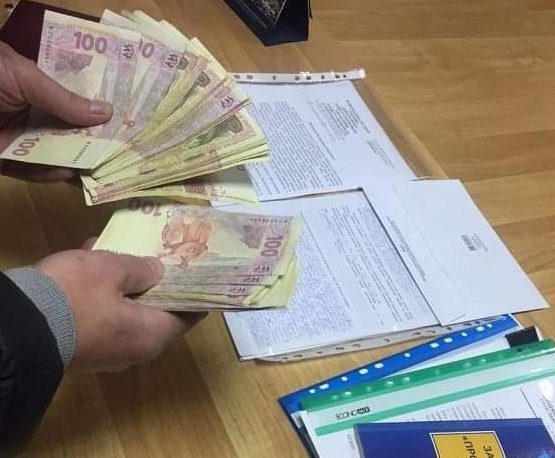 В Запорожской области владелец нелегальной АЗС попытался подкупить полицейского – Индустриалка