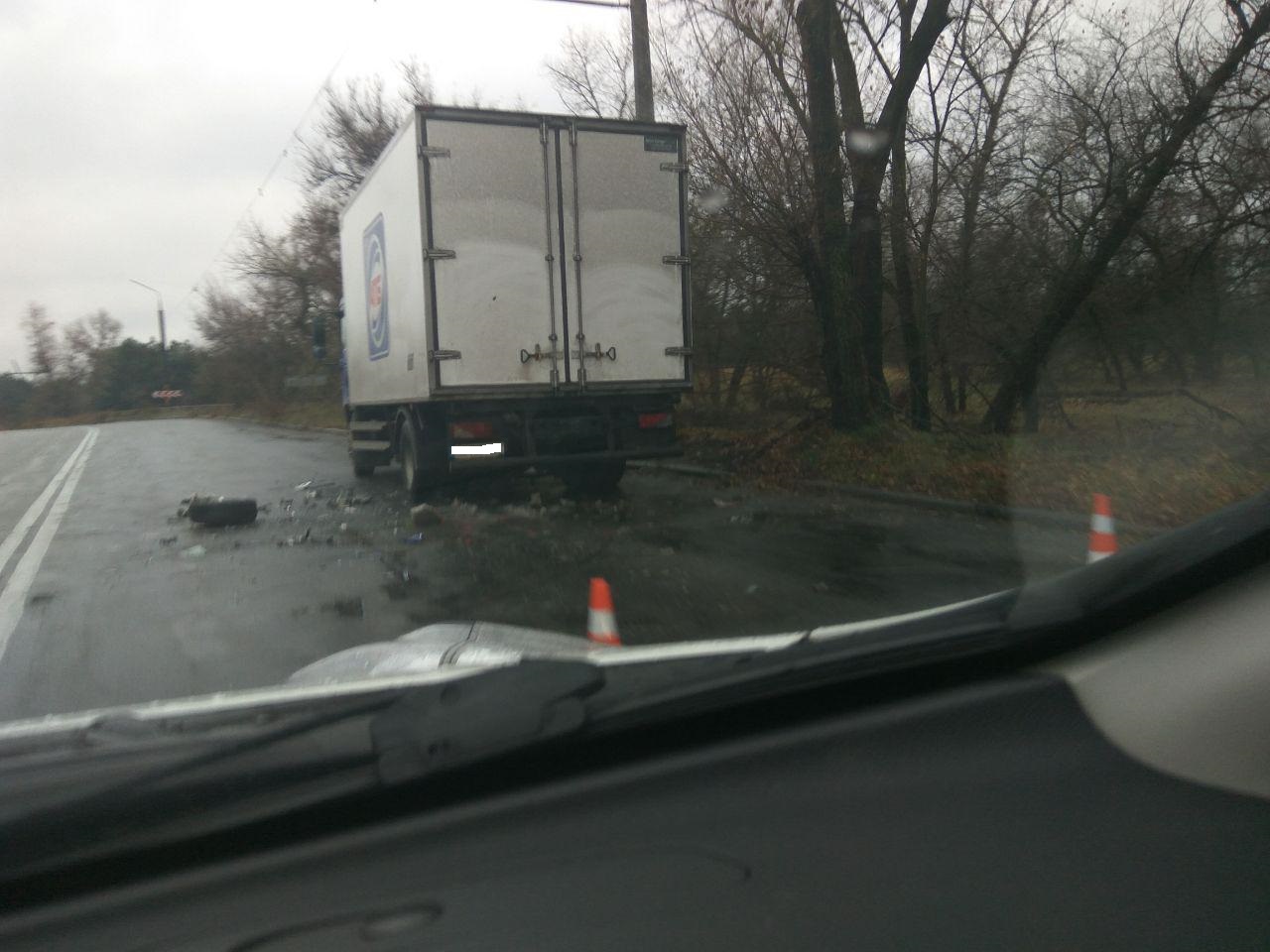 В Запорожье в ДТП попал грузовик “АТБ”