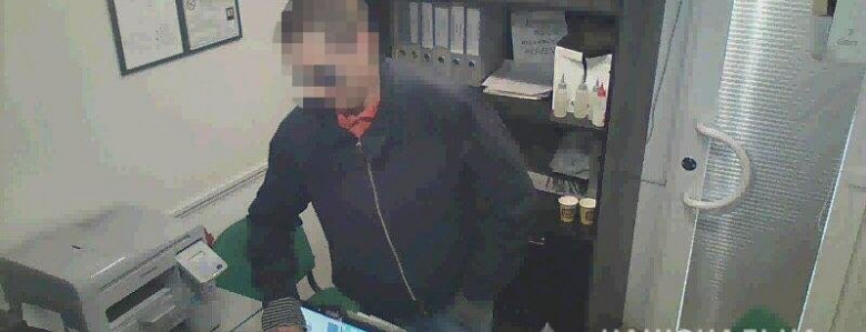 В Запорожье задержали разбойника, который ограбил семь «магазинов» быстрых кредитов, – ФОТО, ВИДЕО
