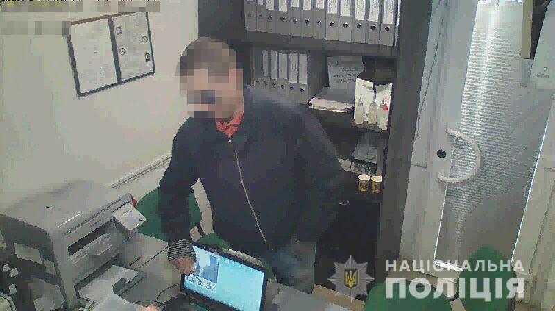 В Запорожье налетчик с ножом ограбил несколько офисов микрозаймов: опубликовано ВИДЕО задержания