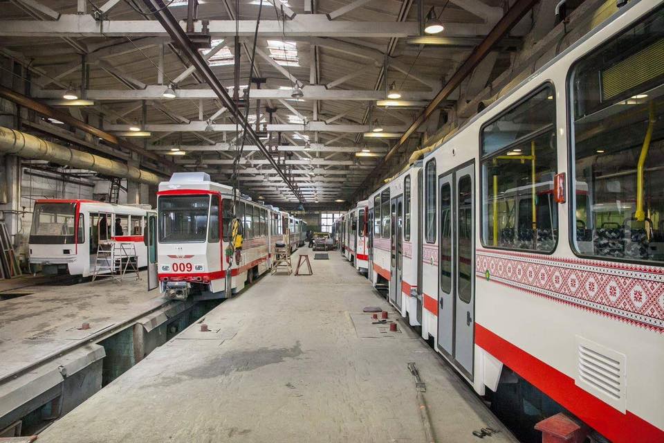 В Запорожье начали работать шесть трамваев, закупленных в странах ЕС