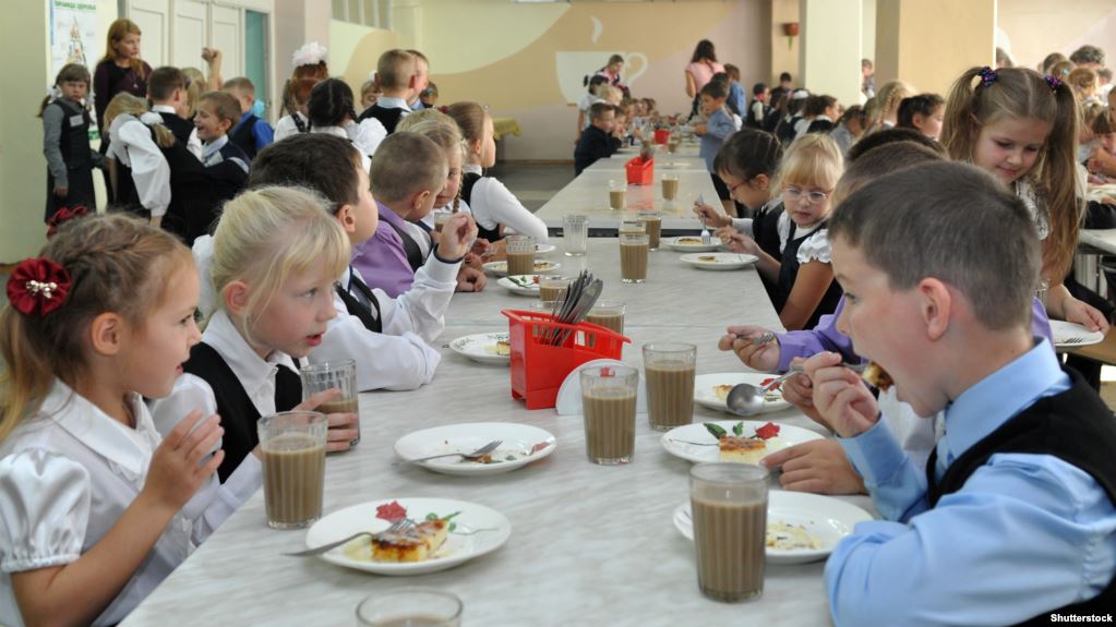 В Запорожье обнародовали список школьников, которые могут бесплатно питаться