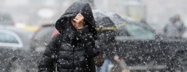 В Запорожье ожидается непогода: сильные порывы ветра, гололед, снег