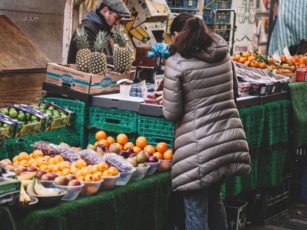 Украинцы тратят на еду 3 тысячи гривен в месяц, что составляет большую часть минимальной зарплаты