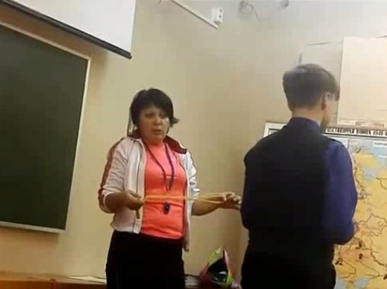 “Жопа все выдержит”: российская учительница избивала детей скакалкой (Видео)