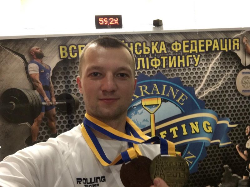 Запорожский спасатель завоевал две медали на Кубке Украины по армлифтингу