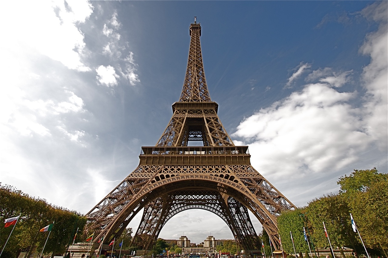 Из-за акций протеста в Париже закрыли вход в Эйфелевую башню