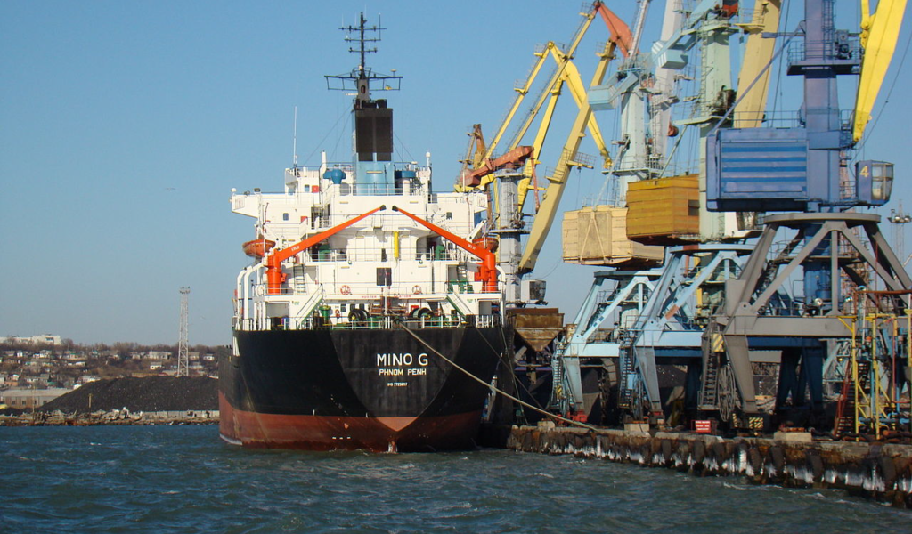 Россия блокирует свободный проход судов в порты Бердянска и Мариуполя – Мининфраструктуры