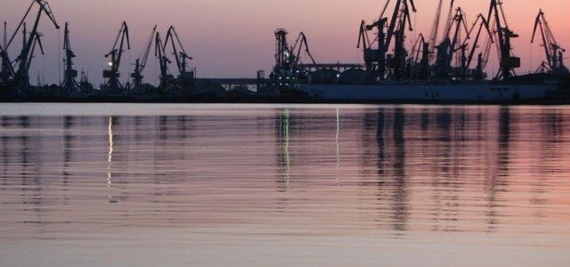 Украина задержала 15 судов за заходы в Крым — часть кораблей находится в порту Бердянска