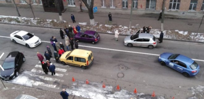 В Киеве жители перекрыли улицу Зоологическую из-за отсутствия отопления