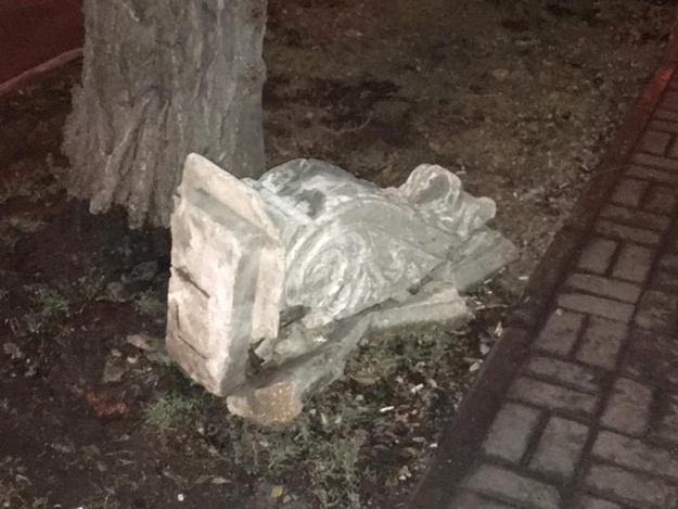 Береги голову: на бульваре Шевченко на тротуар упал кусок балкона