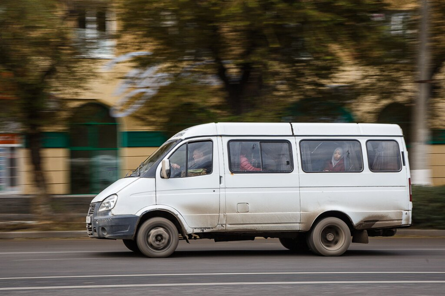 В Запорожской области маршрутчик, превышая скорость, выехал на “встречку” (Видео)