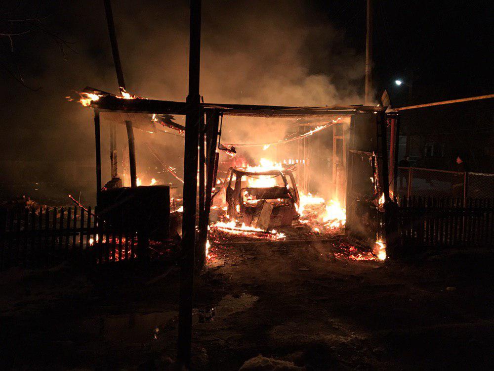 В Пологах сгорел гараж с автомобилями