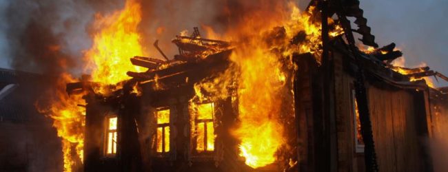 В Запорожье в частном секторе произошел масштабный пожар