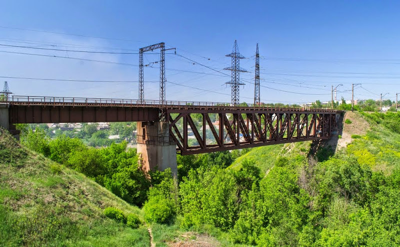 В Запорожье из-за ремонта моста изменят график движения поездов и электричек