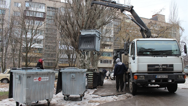 В Запорожье начали воровать контейнеры для мусора