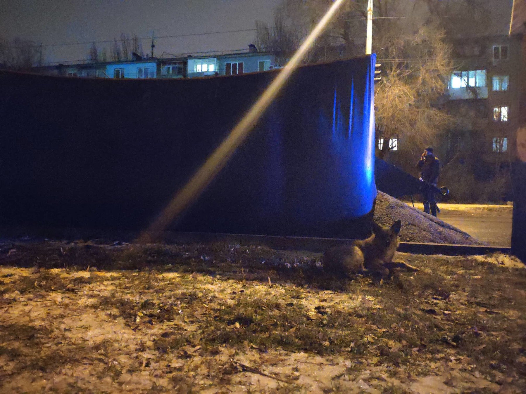 В Запорожье под фурой провалился новый асфальт: в дороге трехметровая яма, - ФОТОРЕПОРТАЖ