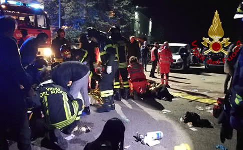 В италийском ночном клубе произошла давка: 6 человек погибли, более 100 пострадавших