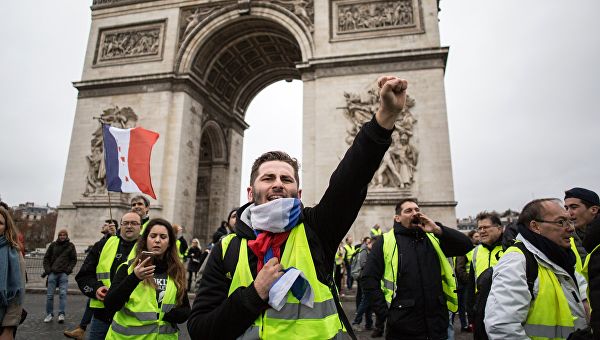 В Париже пройдут акции протеста “желтых жилетов”