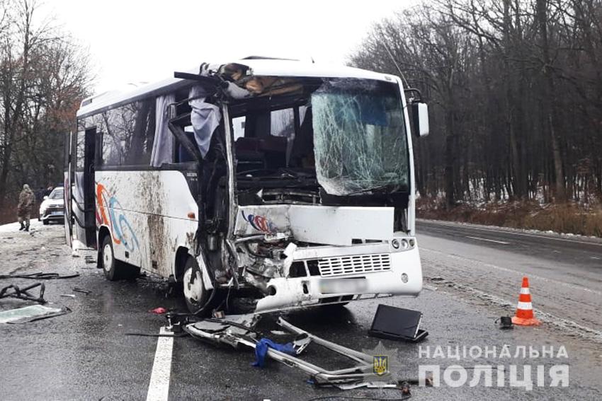 В Хмельницкой области автобус столкнулся с грузовиком – шестеро пострадавших