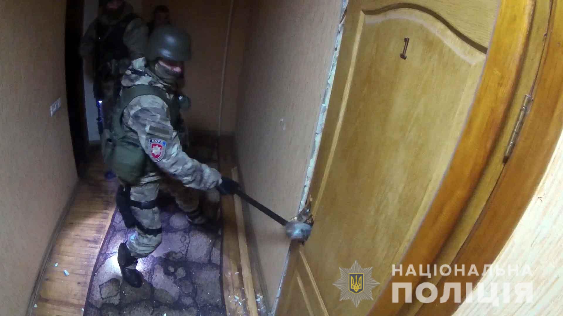 Винницкие полицейские разоблачили сутенера-иностранца, организовавшего публичный дом (Фото, видео)