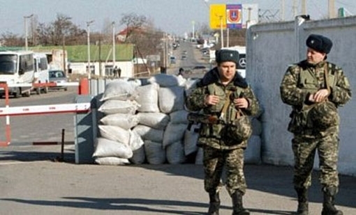Военное положение: посты при въезде в Одессу усилили бронетехникой