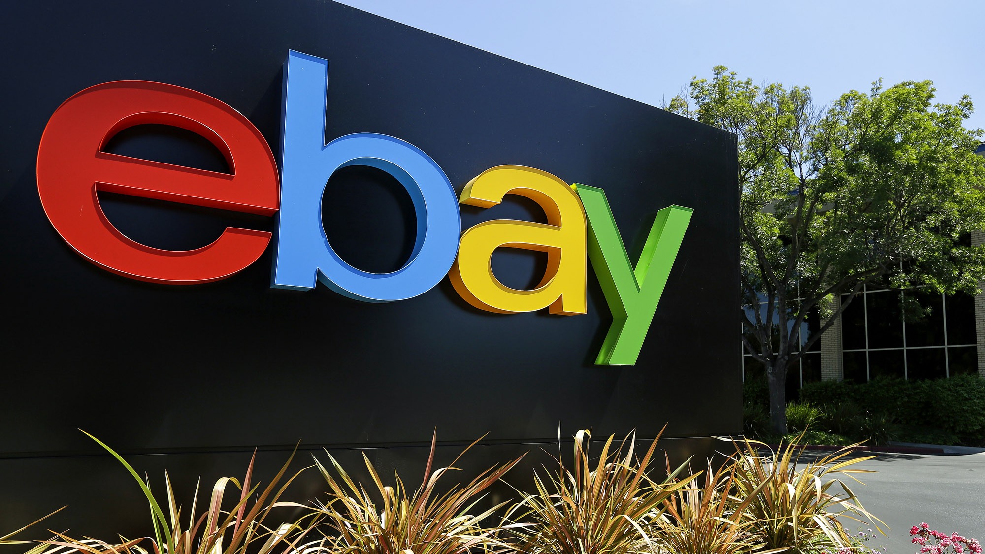 Компания eBay уберёт с сайта товары с символикой «ДНР» и «ЛНР»