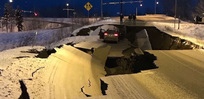 На Аляске из-за землетрясения объявили чрезвычайное положение