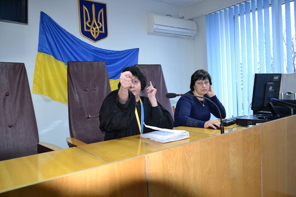 Судья показывает дулю. Фото: Сергей Галчанский