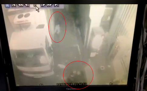 Появилось видео убийства полицейским напавшего в Харькове (Видео 18+)