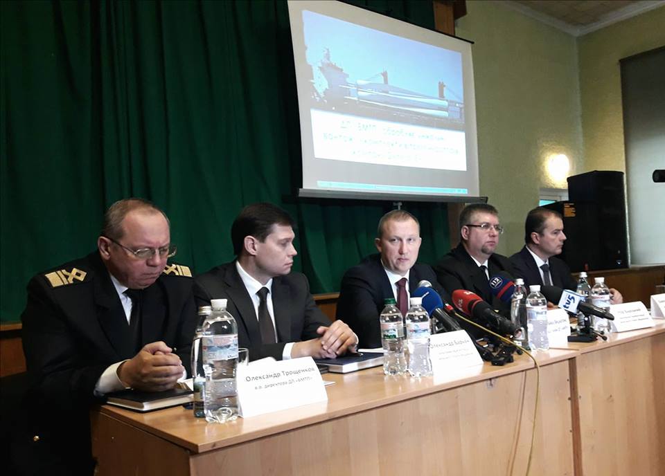 Руководство Бердянского морпорта рассказало о последствиях российской блокады судоходства