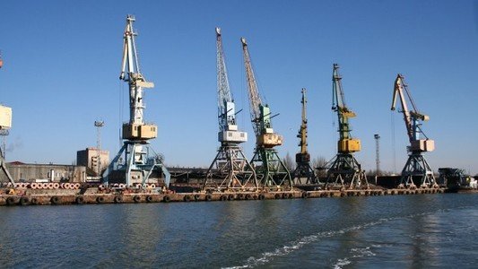 РФ частично разблокировала порты Бердянска и Мариуполя: суда ожидали больше 10 дней