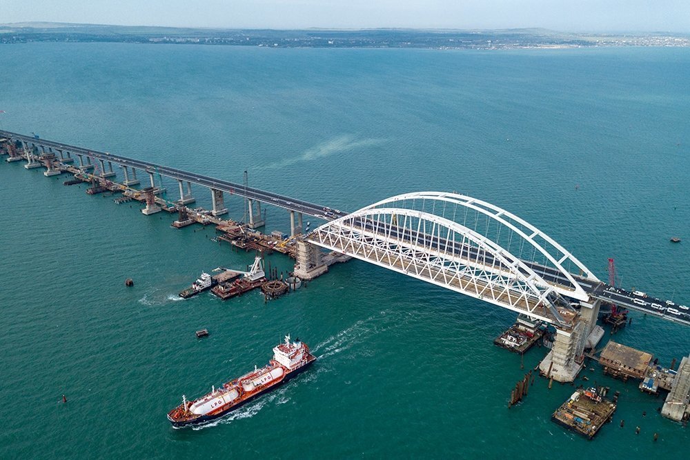 ”Смещения продолжаются”: в Кабмине уточнили катастрофические прогнозы по Крымскому мосту