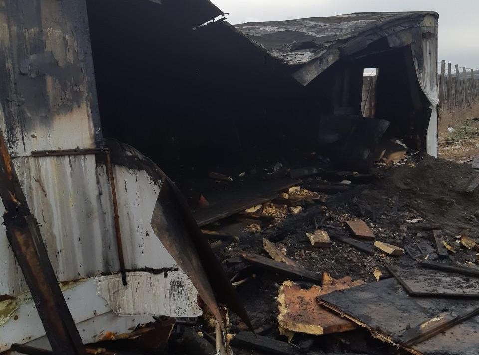 Спасатели тушили пожар возле недостроенных мостов на Хортице