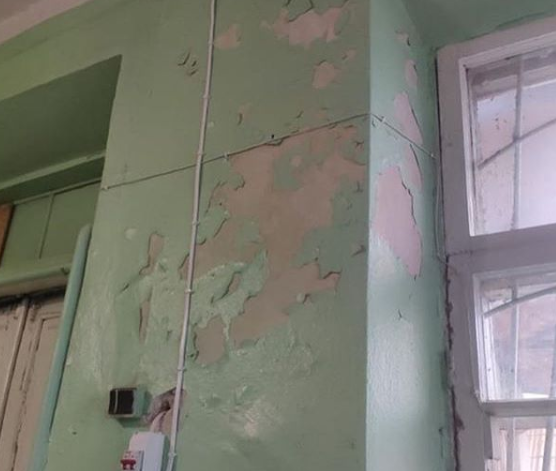 “Туда заходить страшно”…: жители Запорожья жалуются на почтовое отделение (Фото)
