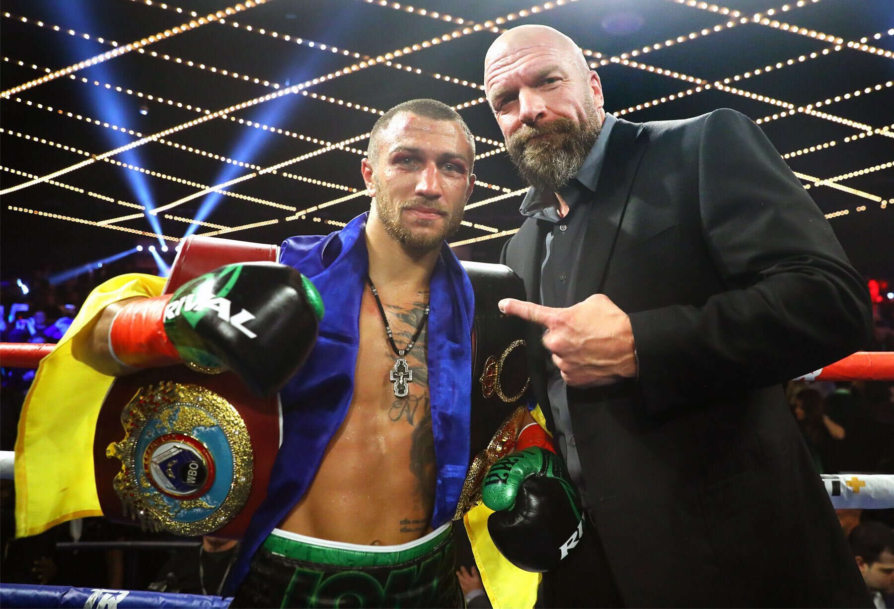 Украинский боксёр стал чемпионом мира по версиям WBA и WBO