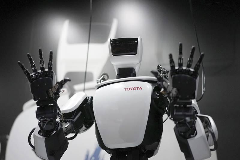 Toyota представила дистанционно управляемого робота (ВИДЕО)