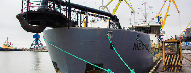 Дноуглубительное судно «АМПУ» завершило работы в Бердянском порту