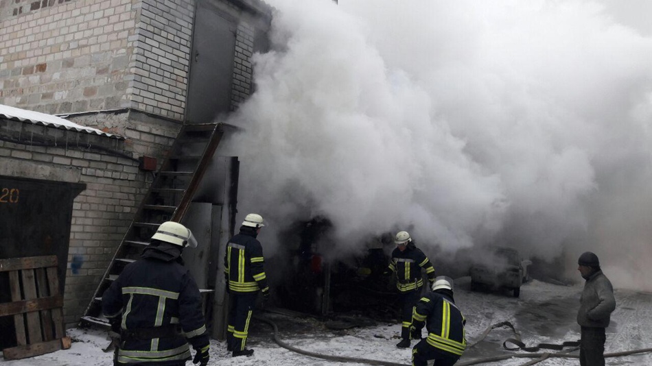 Пожар в гаражах на Ореховском шоссе. фото: ГСЧС