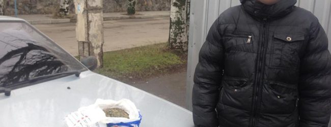 В Запорожкой области возле почты задержали наркодиллера (ВИДЕО)