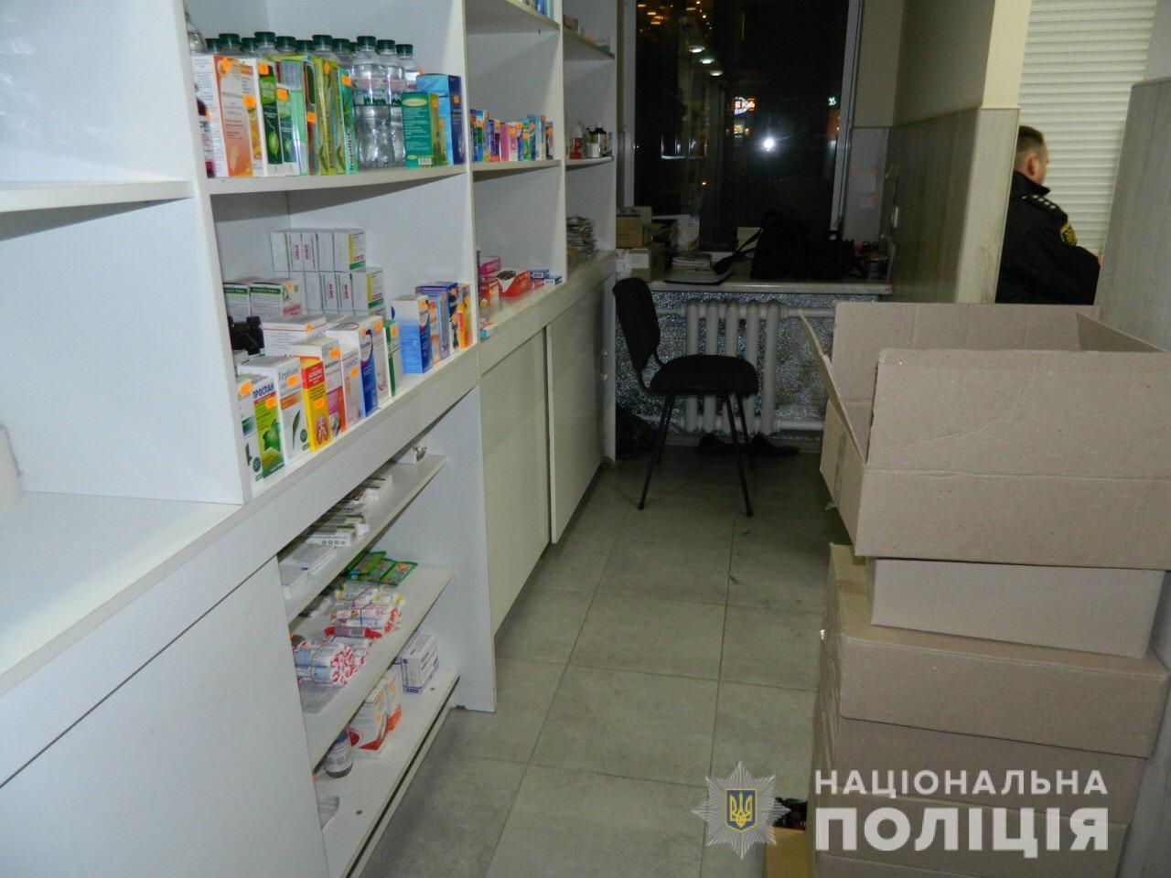 Запорожские полицейские сообщили подробности обысков в аптеке