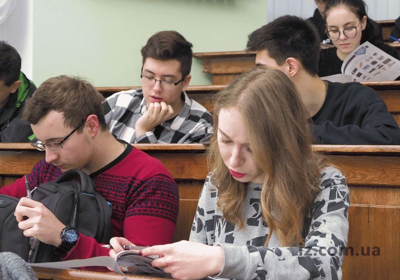 Студенты из Запорожья продолжают борьбу за поездку во Францию