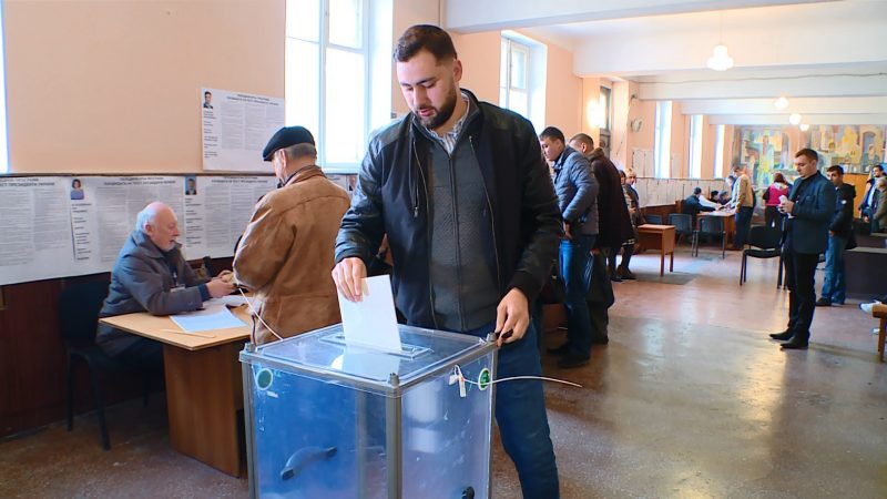 Анатолий Пустоваров проголосовал за мир, добро и развитие
