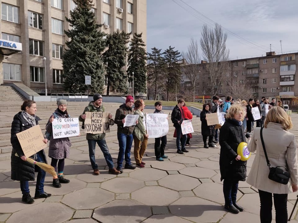 Акция к 8 марта в Запорожье. фото: fb Ростислав Милевский