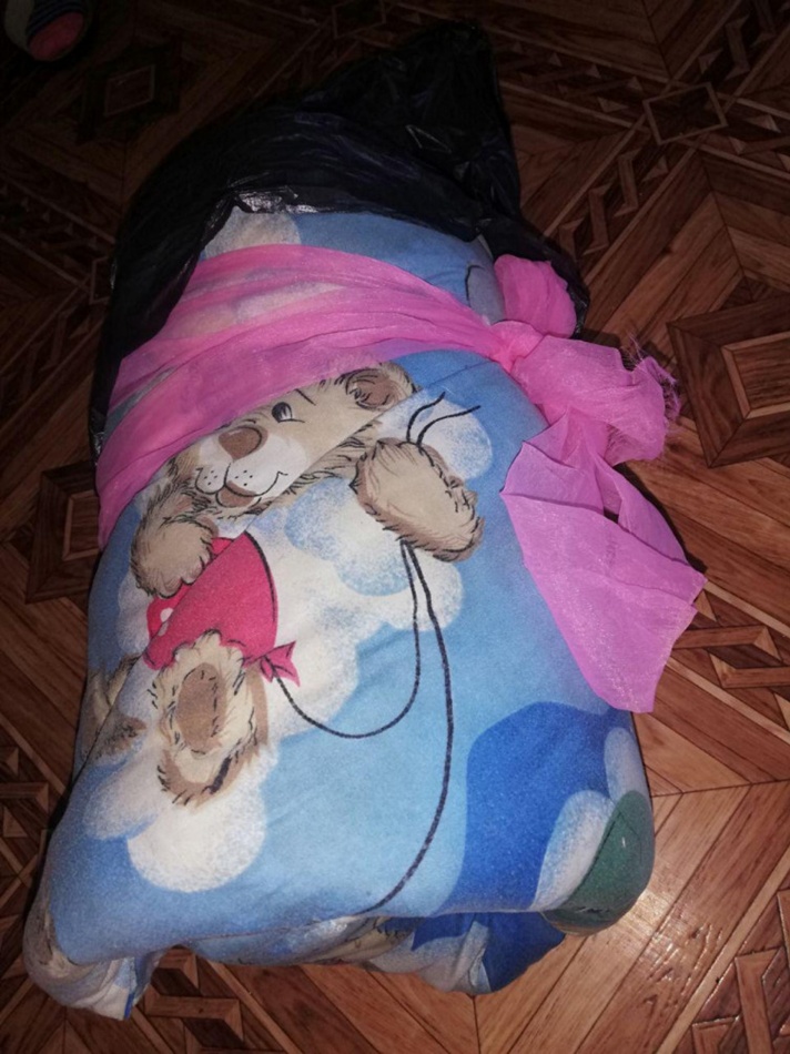 Малышка была в одеяле с бантиком. фото: Depo
