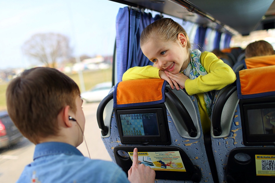 Как путешествовать с ребенком на автобусе. источник фото: depositphotos