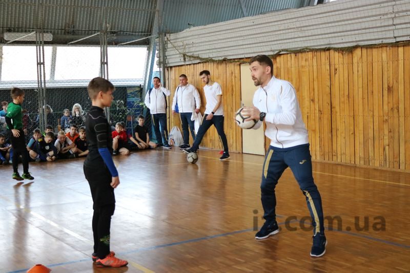 Запорожские дети сыграли с участниками Национальной сборной