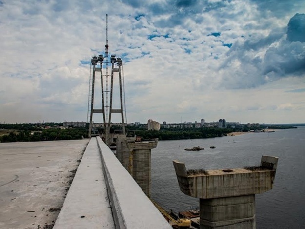Пока еще недостроенные запорожские мосты. фото: zp.kp.ua