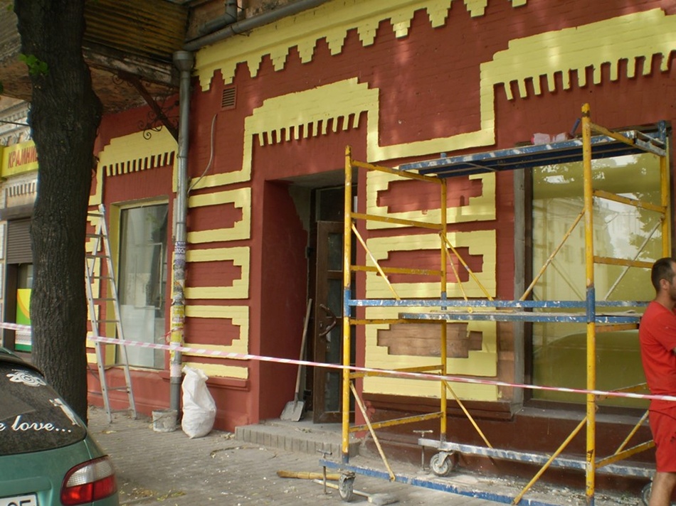 За незаконную перекраску составили админпротокол. Фото: департамент градостроения в Запорожской области